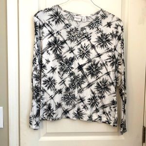 😊 Super cute Weekends by Chico’s tie-dyed sequence top, long sleeve😊 NWOT